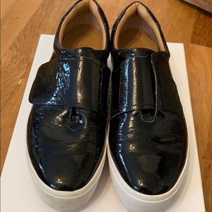Calvin Klein Jaiden Crinkle Patent Slide On 7.5